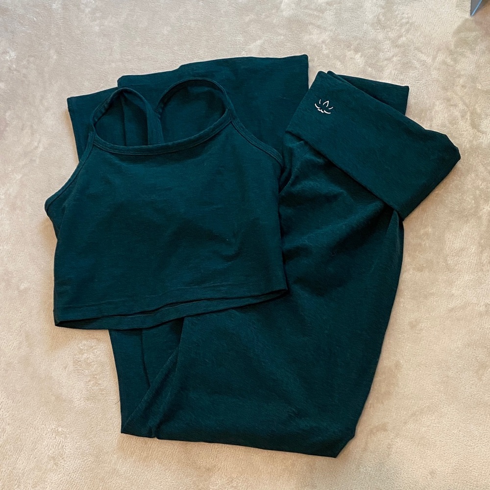 Beyond yoga dark spruce space dye set